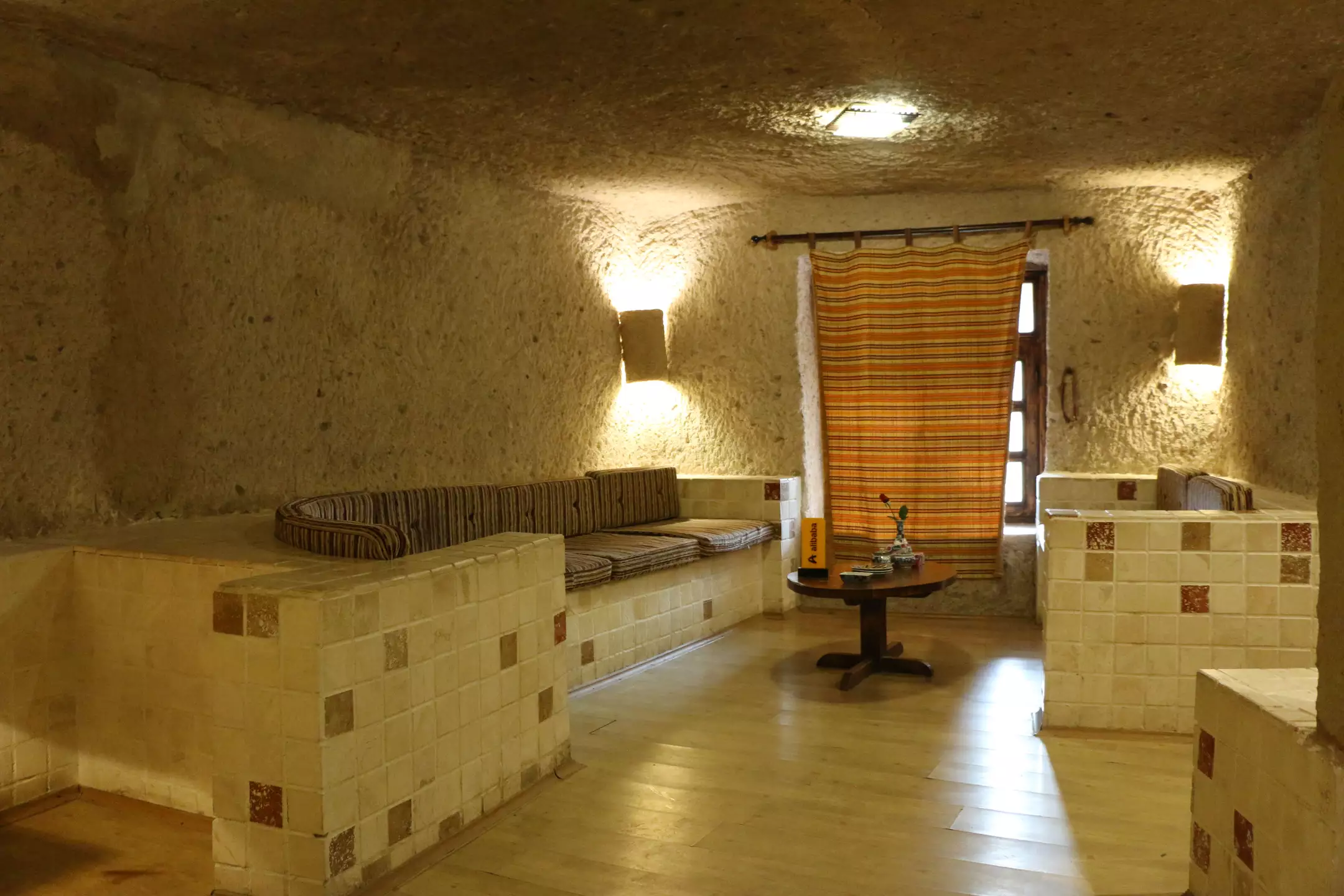 هتل صخره ای لاله کندوان تبریز